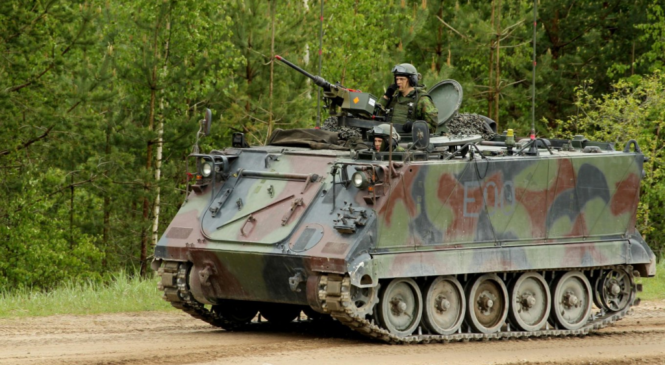 До України прибули 50 подарованих Литвою бронетранспортерів