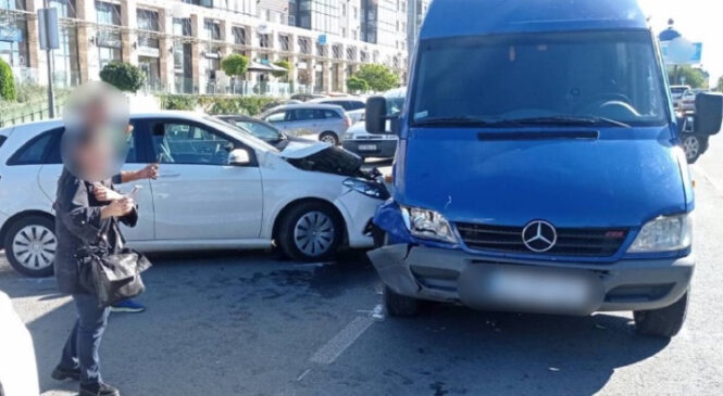 У Чернівцях через ДТП ускладнено рух на вулиці Воробкевича