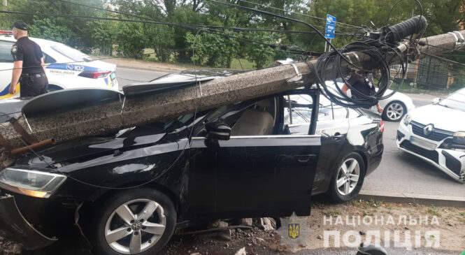 "Поцілунок з електроопорою" у Чернівцях: відносно винуватця ДТП справу скеровано до суду