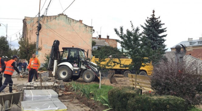 У Чернівцях облаштовують сквер біля пам’ятника Паулю Целану: на це витратять 2,5 млн. гривень