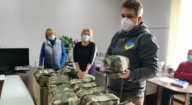 Працівники Чернівецького обласного Центру контролю та профілактики хвороб зібрали 75 тисяч гривень на аптечки для воїнів
