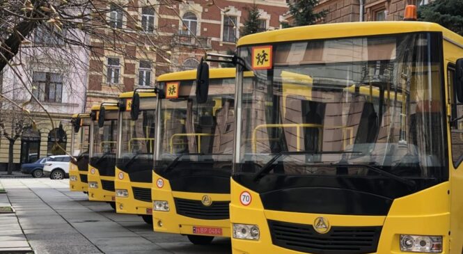 За залишки освітньої субвенції на Буковині закуплять 12 шкільних автобусів