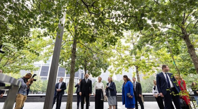 Олена Зеленська отримала зворушливий подарунок на зустрічі в Нью-Йорку