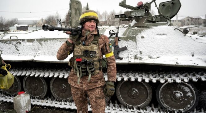 росіяни обстріляли Дніпропетровщину, а ЗСУ знову вдарили по Антонівському мосту: головне за ніч