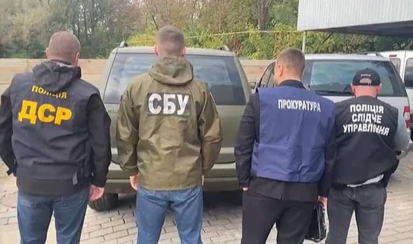 Продаж переданих для армії автомобілів – на Буковині викрито адвоката