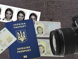 Вклеювання фото до паспорта у вигляді книжечки для внутрішньо переміщених осіб
