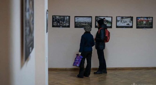 «Війна за 24 секунди»: у Чернівецькому музеї відкрилась фотовиставка
