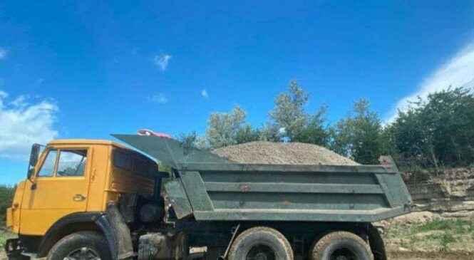 Незаконна вибірка гравію на Буковині на понад 1 млн грн