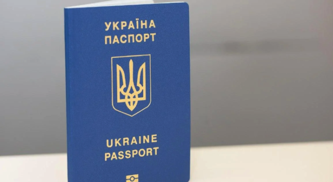 В Україні частину закордонних паспортів визнали недійсними: як перевірити свій документ