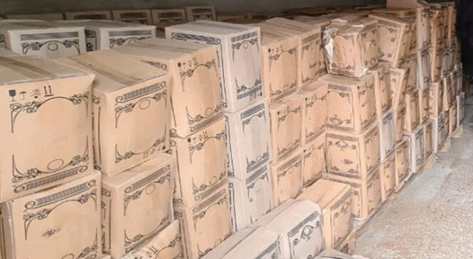 У Чернівцях чоловік продавав фальсифіковану горілку: вилучили понад 800 бегінбоксів
