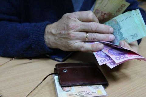 Деяким українцям влітку підвищать пенсії – хто може отримати 1 200 грн додатково