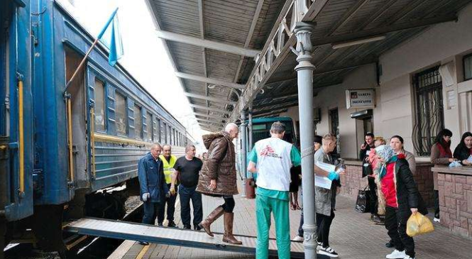 На Буковину прибув евакуаційний потяг із Запорізької області