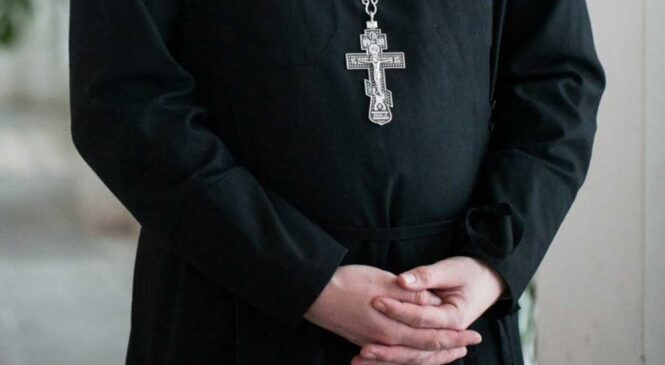 На Буковині судитимуть священника, який переправляв чоловіків через кордон