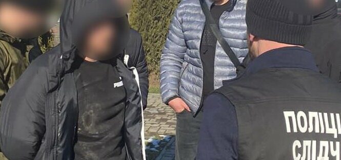 На Буковині держслужбовиця зі своїм чоловіком постануть перед судом за отримання хабаря 300 тисяч гривень