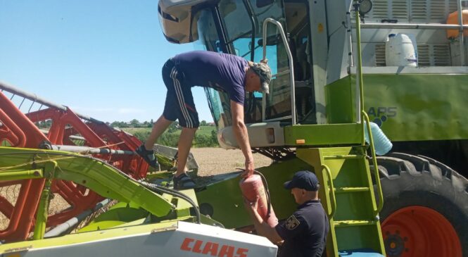 Працівниками ЧРУ ГУ ДСНС України у Чернівецькій області проведено розяснювальну роботу серед населення, щодо дотримання правил пожежної безпеки під час жнивної компанії