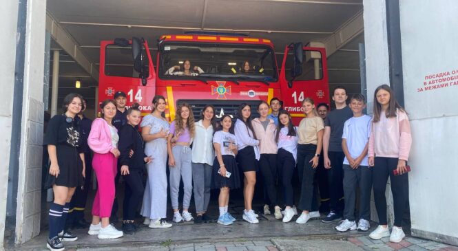 До 14 державної пожежно-рятувальної частини смт Глибока завітали діти Старововчинецького ліцею