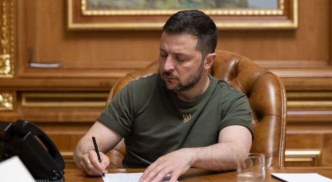 Володимир Зеленський підписав закон про відновлення е-декларування під час воєнного стану