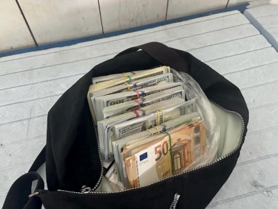 На Буковині жінка намагалася перевезти через кордон майже 3 мільйони гривень