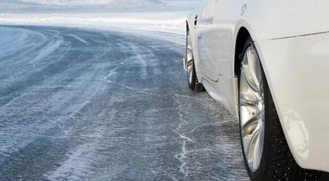 Контролюйте дистанцію між автомобілями та обережно кермуйте: на Буковині очікують ожеледицю та сильний вітер