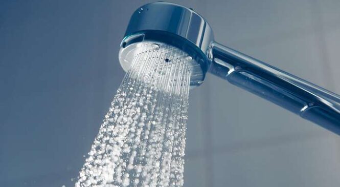 Наскільки безпечно та корисно приймати гарячий душ та ванну