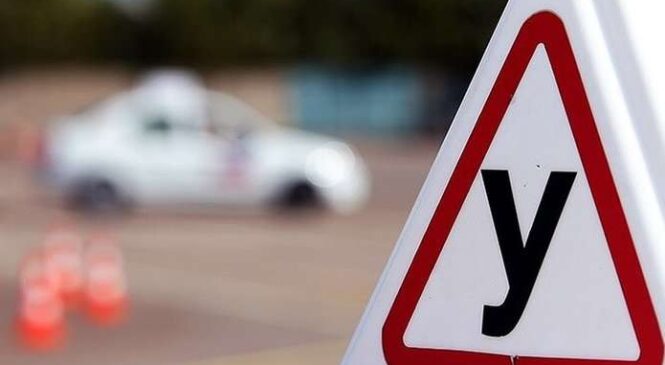 В Україні знімуть знаки «У» з навчальних автомобілів