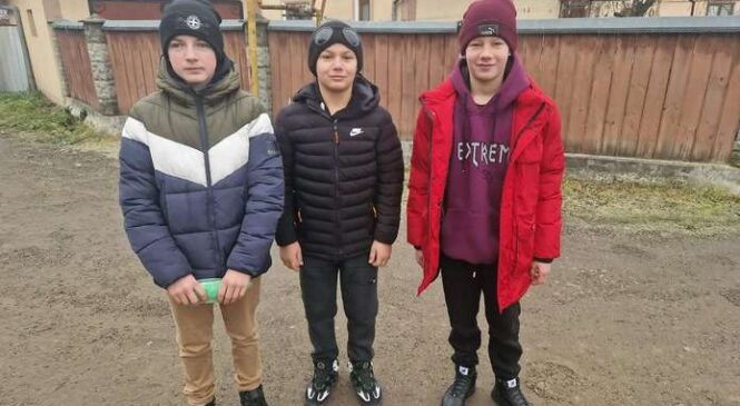 Юні буковинські колядники перерахували гроші на ЗСУ