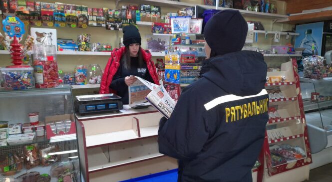 Фахівці Чернівецького РУ провели інформаційно-роз’яснювальну роботу з жителями с.Димка