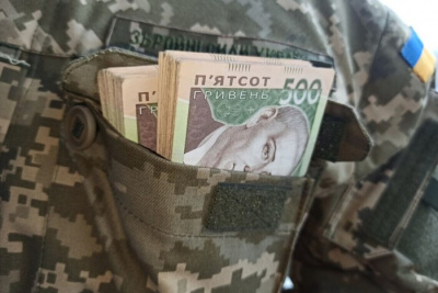 Виплати 100 000 грн. Які військові можуть отримати щомісячні доплати у лютому