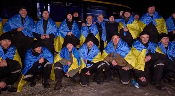 В Україну з російського полону повернули ще 100 військовослужбовців