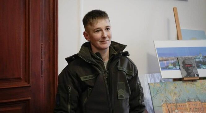Захисниці Павліні Николаєвич вручили нагрудний знак та посвідчення «Почесний громадянин Буковини»