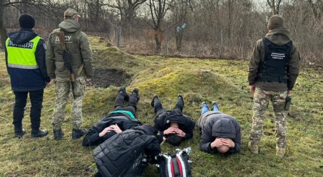 На Буковині за 300 метрів від кордону затримали чоловіків — ймовірно хотіли перейти до Румунії за 8 тисяч євро