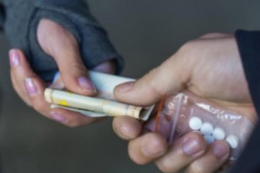 Двоє жителів Чернівецького району відповідатимуть за незаконний збут наркотичних засобів