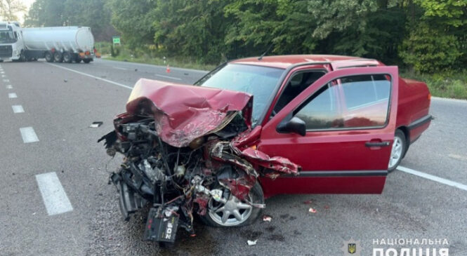 Виїхав на зустрічну смугу і врізався у інше авто: на Буковині водій вчинив ДТП