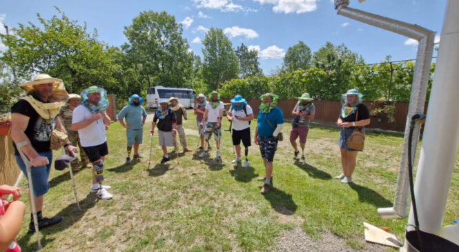 На Буковині триває проєкт “Мандротерапія”, який передбачає екскурсійні тури для військовослужбовців, які перебувають на реабілітації