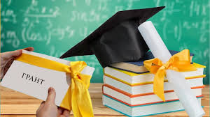 Вступники на контракт можуть отримати грант, який покриє частину вартості навчання в Чернівецькому університеті