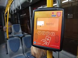 Що робити, якщо при оплаті за проїзд кошти списались не одразу, а в транспорт зайшов контролер: пояснення від Чернівецького тролейбусного управління