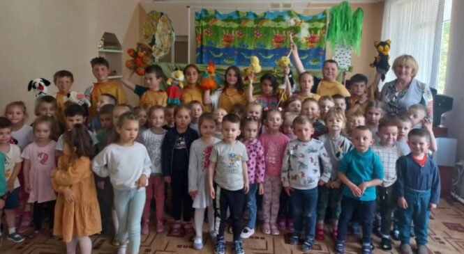 «Усмішка» дарує усмішку юним глядачам