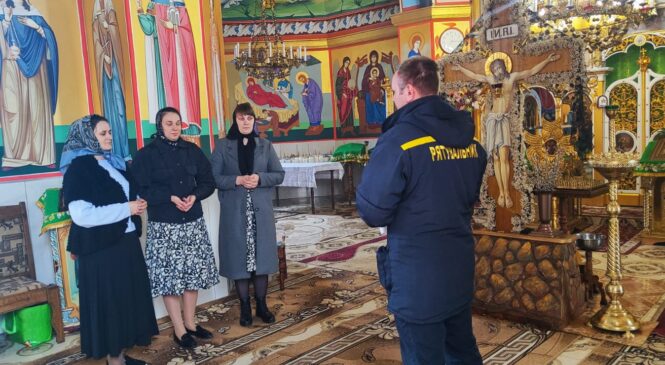 Рятувальники провели інструктажі із священнослужителями та прихожанами релігійних громад щодо дотримання правил пожежної безпеки