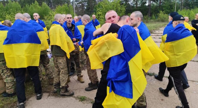205 воїнів повернулися додому з ворожого полону: серед них — троє буковинців!