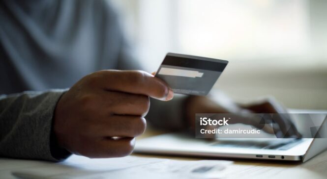 Шахрайським способом заволоділа бюджетними коштами