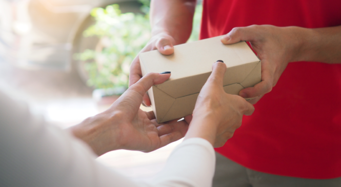 Посилки з-за кордону: коли доведеться платити податок