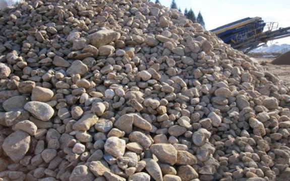 Незаконний видобуток гравію та опір поліції: на Буковині справу передали до суду