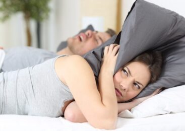 Лікар поділився порадами, які допоможуть позбутися хропіння