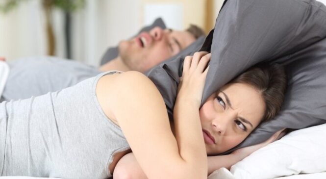 Лікар поділився порадами, які допоможуть позбутися хропіння