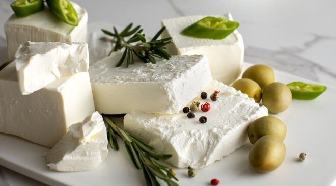 Сир, який можна їсти щодня: він має мінімум калорій і максимум користі