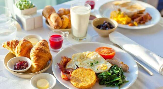 Що насправді корисно їсти на сніданок, а яких продуктів краще уникати зранку